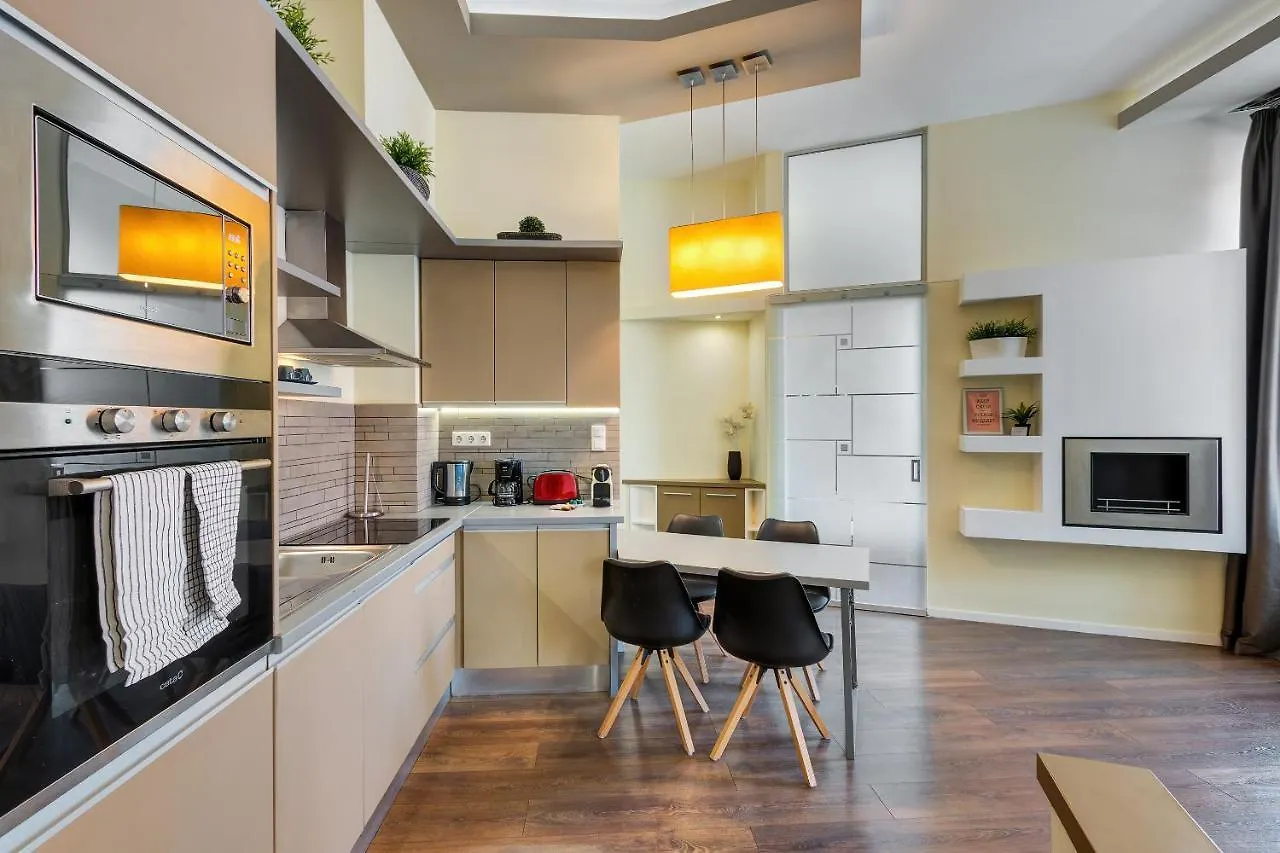 Spacious & Stylish Apartment In Downtown Budapest