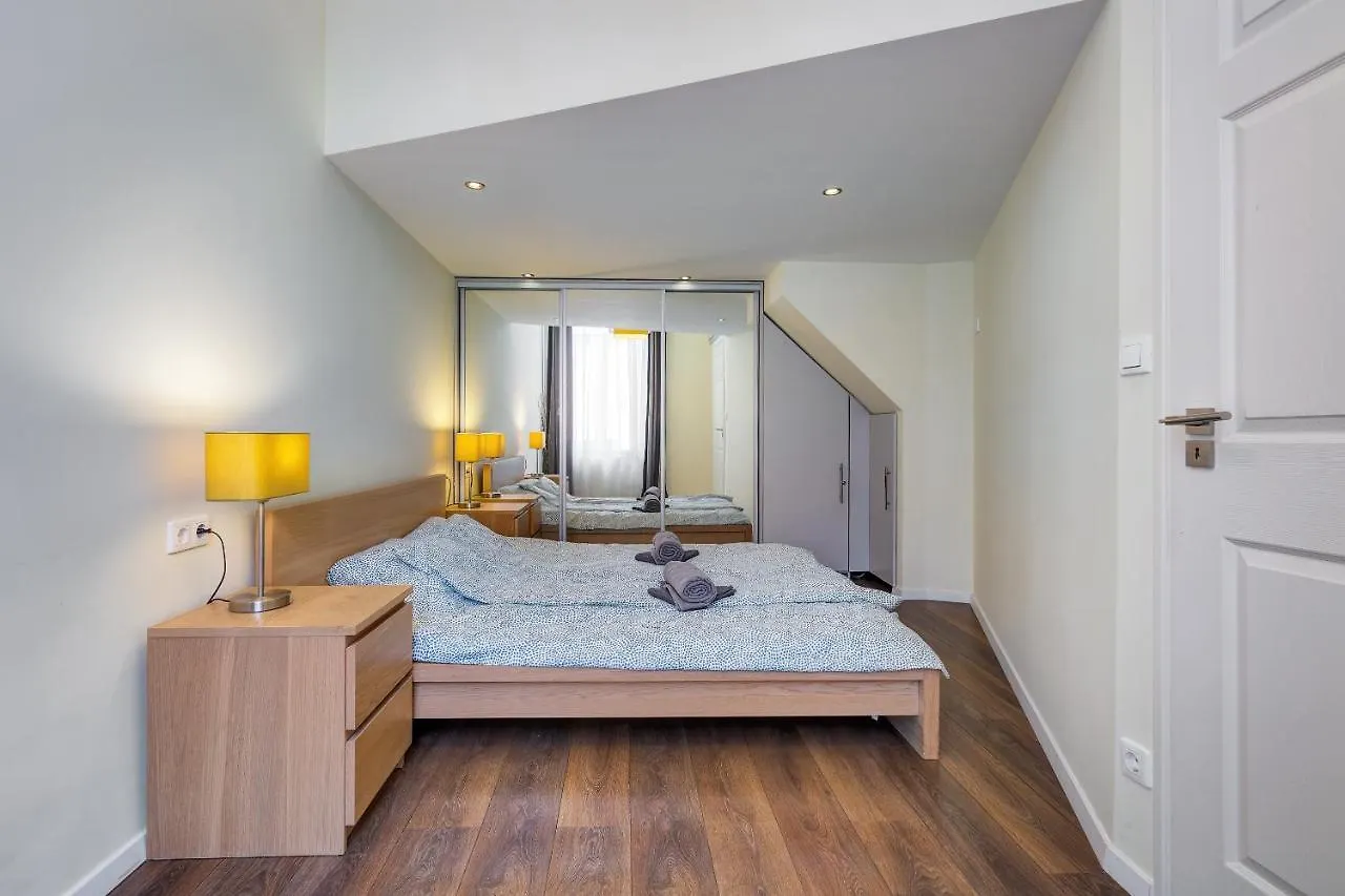 Spacious & Stylish Apartment In Downtown Budapest