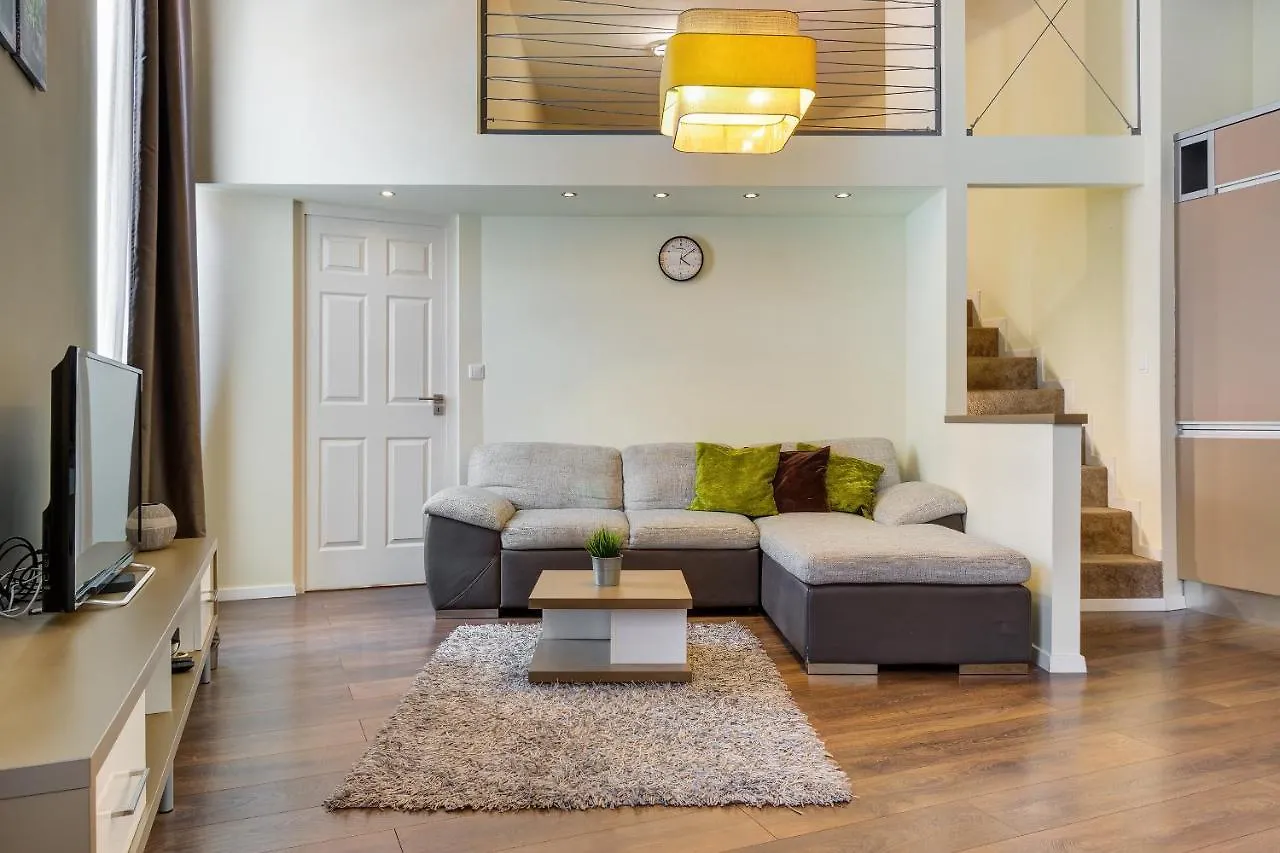 Spacious & Stylish Apartment In Downtown Budapest