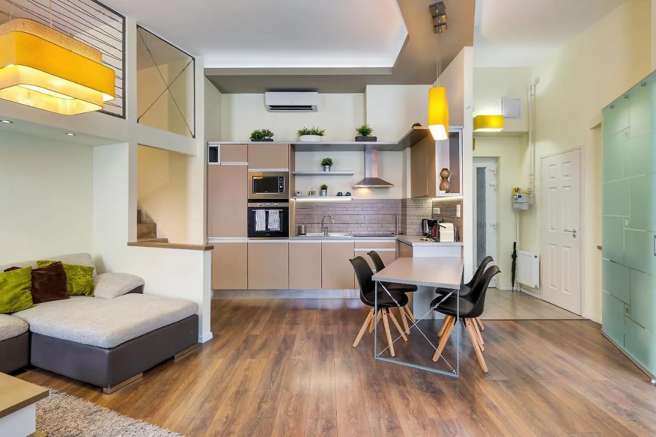 Spacious & Stylish Apartment In Downtown Budapest