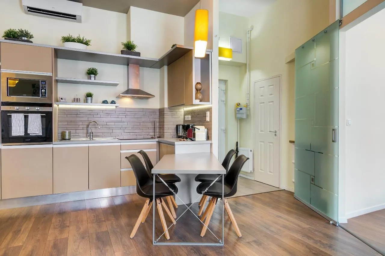 Spacious & Stylish Apartment In Downtown Budapest